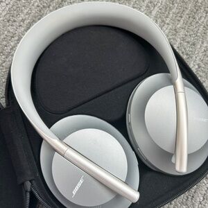 Bose Noise Cancelling Headphones 700